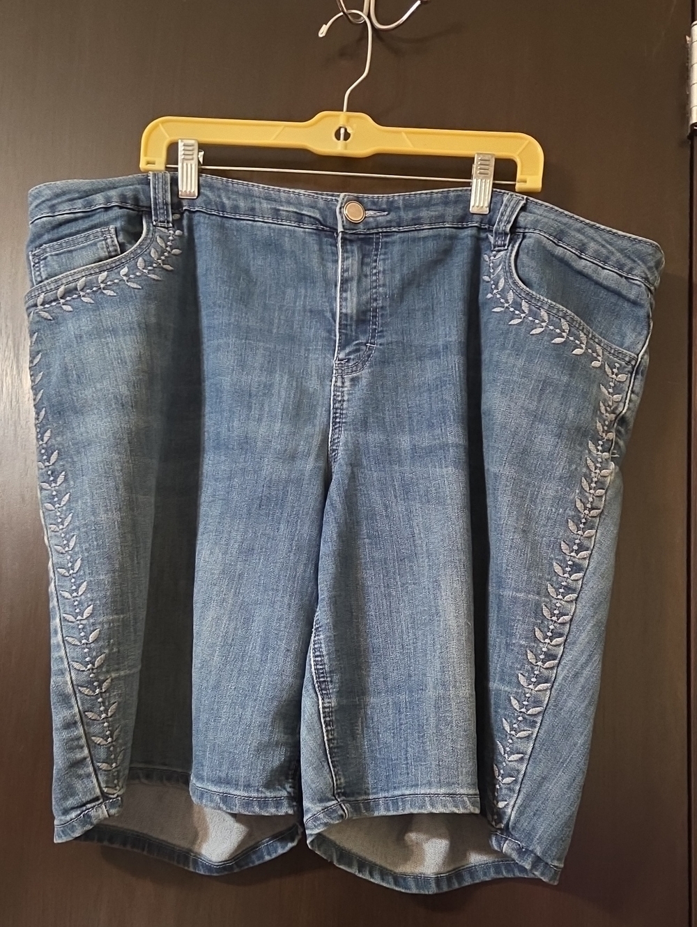 CJ Banks ladies blue Denim shorts 20W